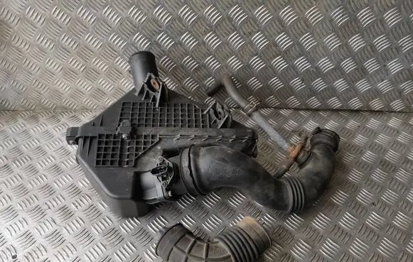 Honda Accord Air filter box 0281002658