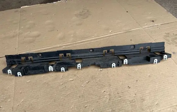 BMW 5 G30 G31 G38 Front bumper mounting bracket 7359788 74850613