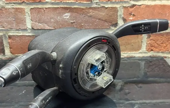 Wiper turn signal indicator stalk/switch