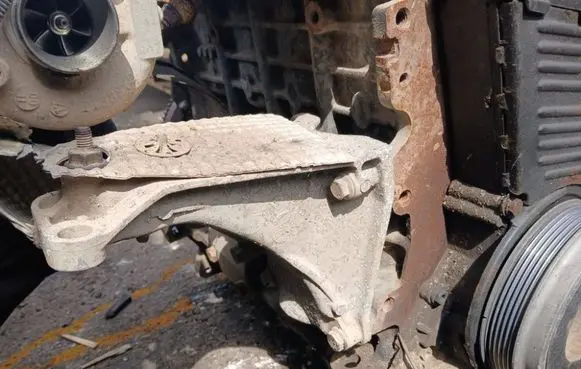 Seat Cordoba (6K) Engine mounting bracket 1H0199354H