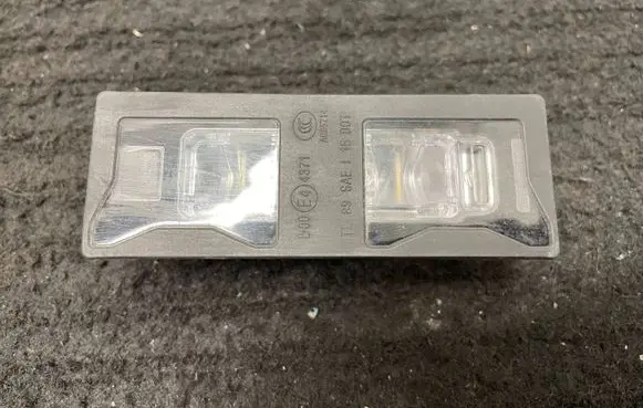 Audi Q3 F3 Number plate light 8W6943021A