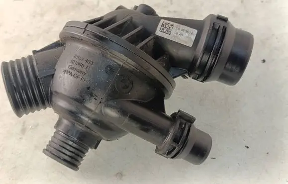 Thermostat/thermostat housing