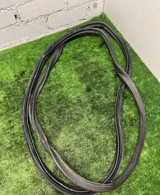 Trunk rubber seal (body)