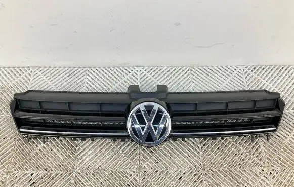 Volkswagen Golf VII Front bumper upper radiator grill 5G0853653E