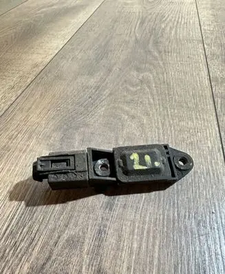 Mercedes-Benz E W211 Airbag deployment crash/impact sensor 0028201326 3042365