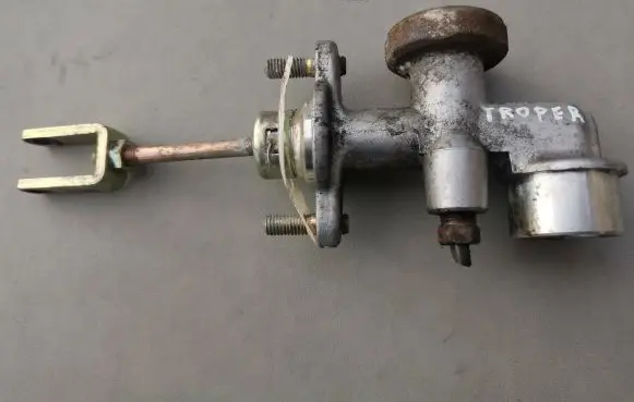 Isuzu Trooper Clutch master cylinder
