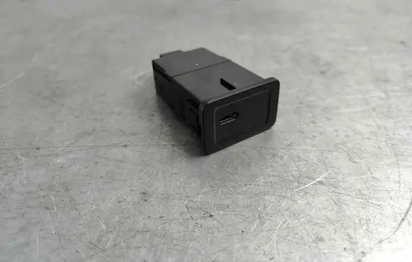 Mercedes-Benz CLA C118 X118 USB socket connector a2478207802