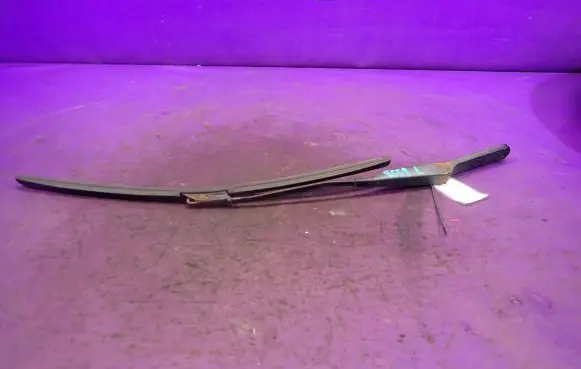 Renault Kangoo I Front wiper blade arm 8200158098B