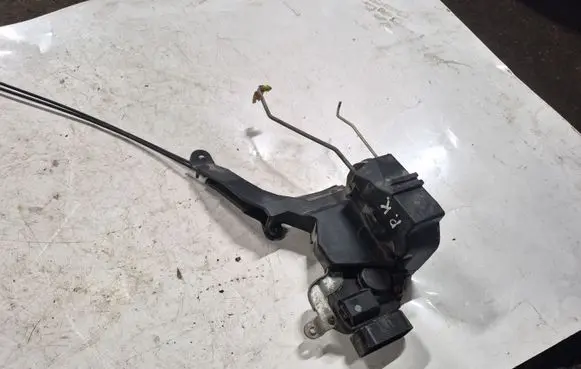 Toyota Avensis Verso Front door lock