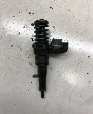 Volkswagen Caddy Fuel injector 038130073AP 0414720221