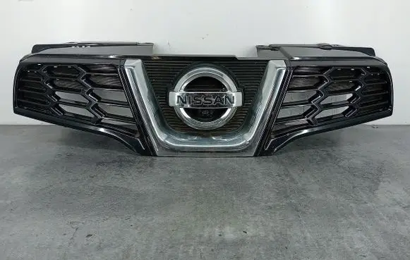 Nissan Qashqai+2 Front grill