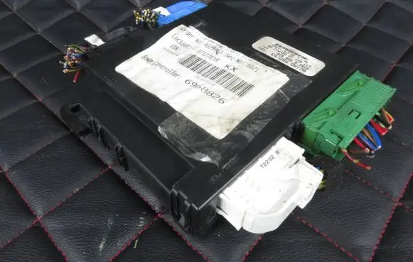 Mini One - Cooper R50 - 53 Central body control module 6968826 9788969 TJ8183L