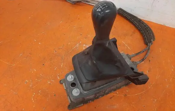 Skoda Octavia Mk2 (1Z) Gear shift rod 1K0711049AS