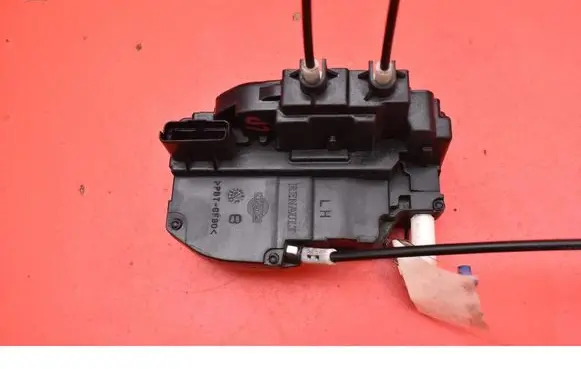 Nissan Murano Z50 Front door lock 
