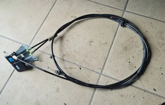 Engine bonnet/hood lock release cable