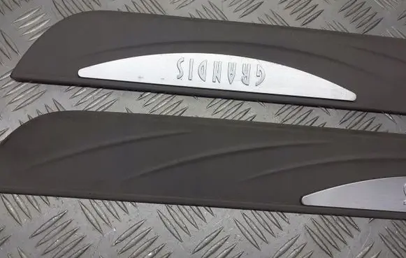 Mitsubishi Grandis Foot area side trim MR576163
