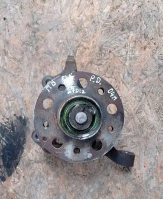Front wheel hub