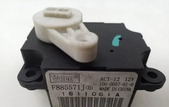 Nissan Tiida C11 Air flap motor/actuator F885571J