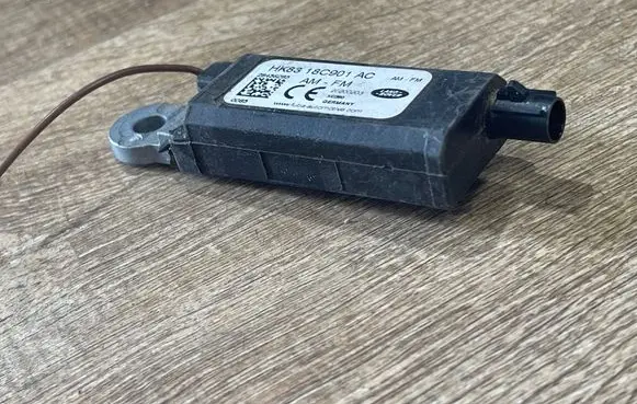 Jaguar F-Pace Aerial antenna amplifier HK8318C901AC 28456285 20200203