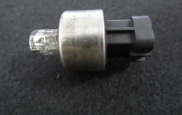 Opel Vectra B Air conditioning (A/C) pressure sensor 90506752