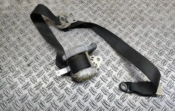 Hyundai i30 Front seatbelt 888202R900