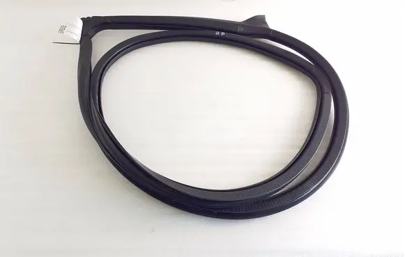 Maserati Levante Front door rubber seal 670032870