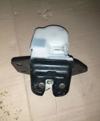 Nissan Leaf I (ZE0) Tailgate/trunk/boot lock/catch/latch