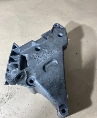 Volkswagen PASSAT B6 Engine mounting bracket 03G199207F
