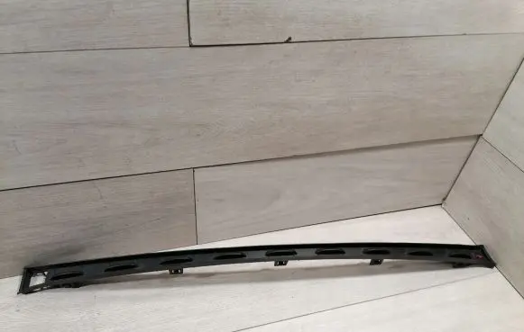 Maserati Levante Front bumper splitter molding 670040751