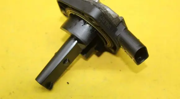 Volkswagen Golf IV Oil level sensor 