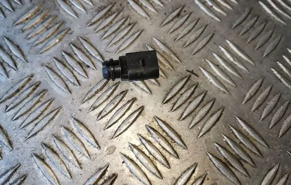 Volkswagen Touran I Outside/exterior temperature sensor 8Z0820535