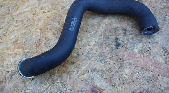 Mercedes-Benz E W211 Engine coolant pipe/hose 2115010682