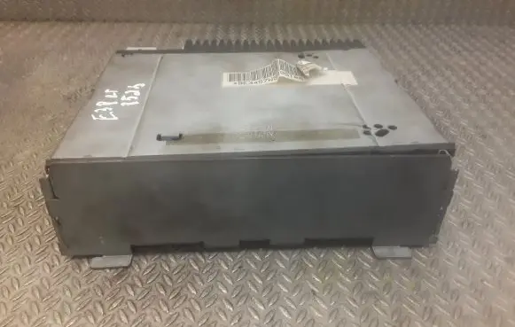 BMW 7 E38 HiFi Audio sound control unit 8379787