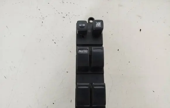 Nissan Primera Electric window control switch 25401AV640 C8DD702N 1133N1