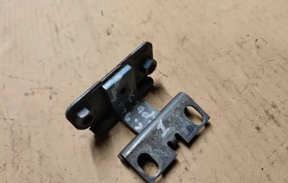 Jeep Cherokee XJ Tailgate/trunk/boot hinge