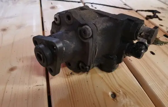 BMW X3 E83 Power steering pump