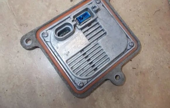 Ford Focus Headlight ballast module Xenon 70525700DG