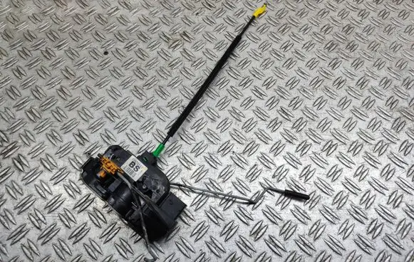 Chevrolet Cruze Rear door lock 13579557