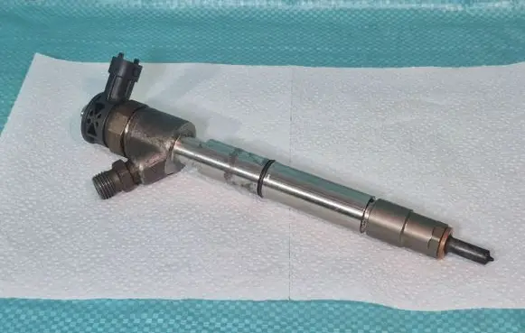 Opel Insignia B Fuel injector 0445110713 55518 0445110216