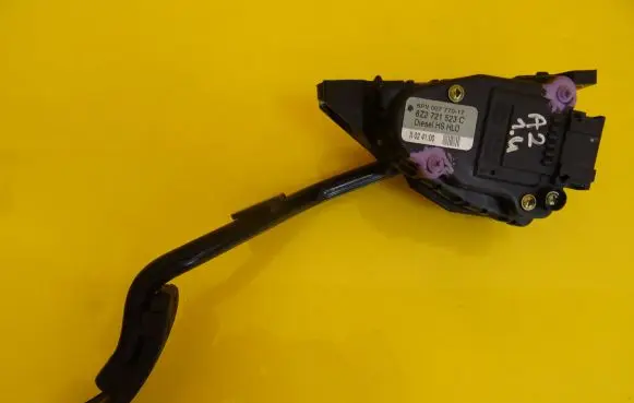 Audi A2 Accelerator throttle pedal 8Z2721523C