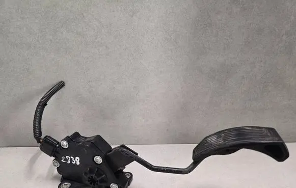 Toyota Prius (XW30) Accelerator throttle pedal 7811012040
