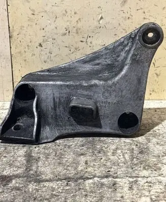 BMW 5 E39 Engine mounting bracket 6750441 65766750441