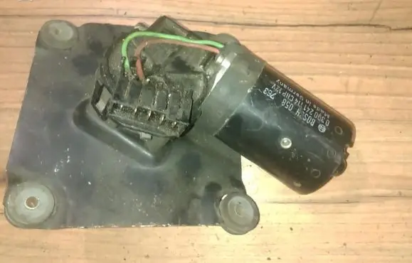 Volvo S40, V40 Wiper motor 0390241114 nenusttyta