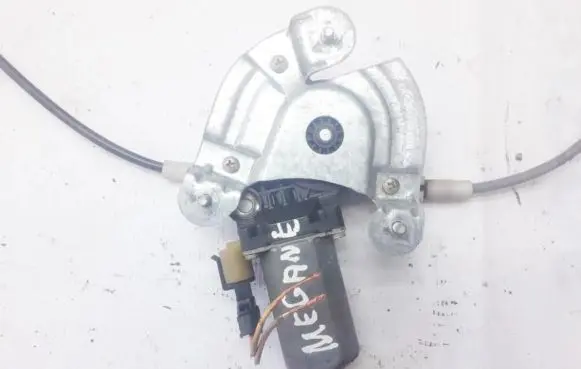 Renault Megane I Front door window regulator motor 0130821721