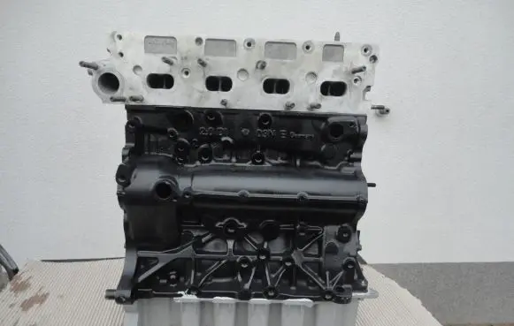 Volkswagen Tiguan Engine 04L100037A