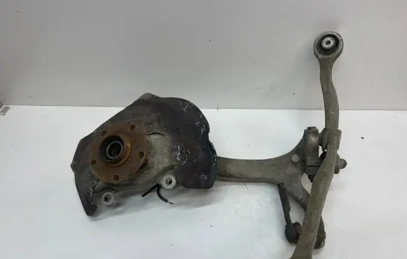 Audi A6 S6 C6 4F Front wheel hub 4F0257