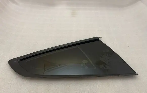 Ford Mustang VI Rear side window FR3B6329700AF
