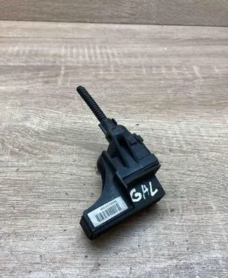 Audi A3 S3 8P Aerial antenna amplifier 4B0919145A