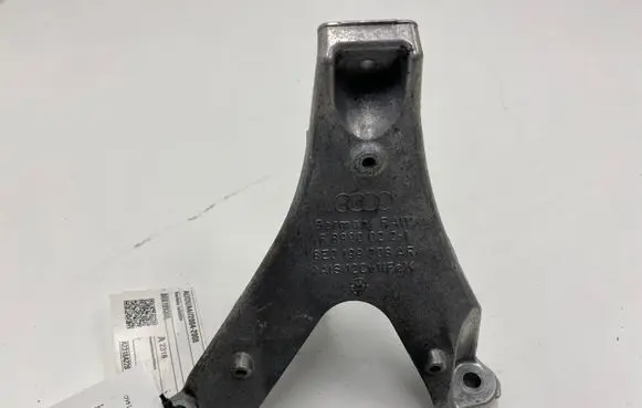 Audi A4 S4 B7 8E 8H Engine mounting bracket 8E0199308AR
