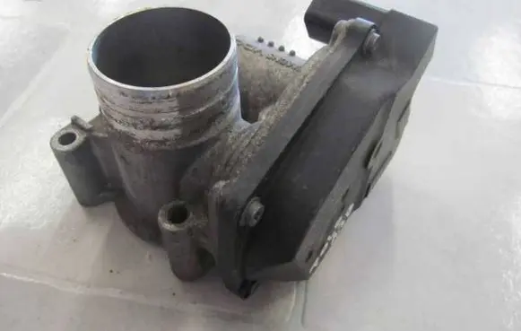 Volkswagen Polo V 6R Throttle valve 03D133062E 5744